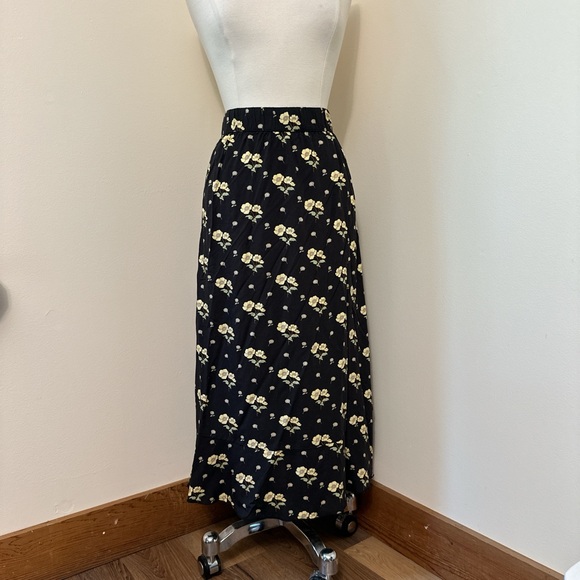 Vans Black Floral Elastic Waist Midi Skirt Size M - Picture 1 of 8